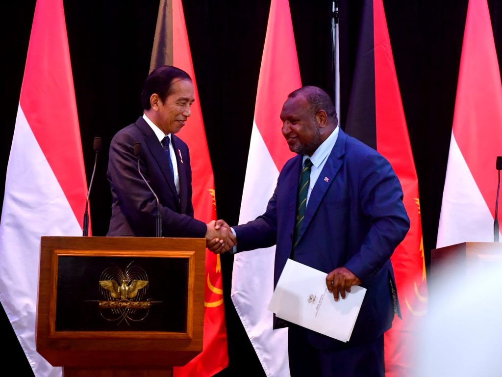 佐科总统和马拉佩总理讨论加强印尼-巴布亚新几内亚合作
